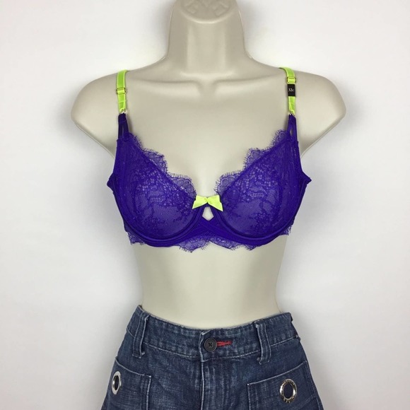 Victoria's Secret Other - Victoria’s Secret Very Sexy unlined Demi Bra